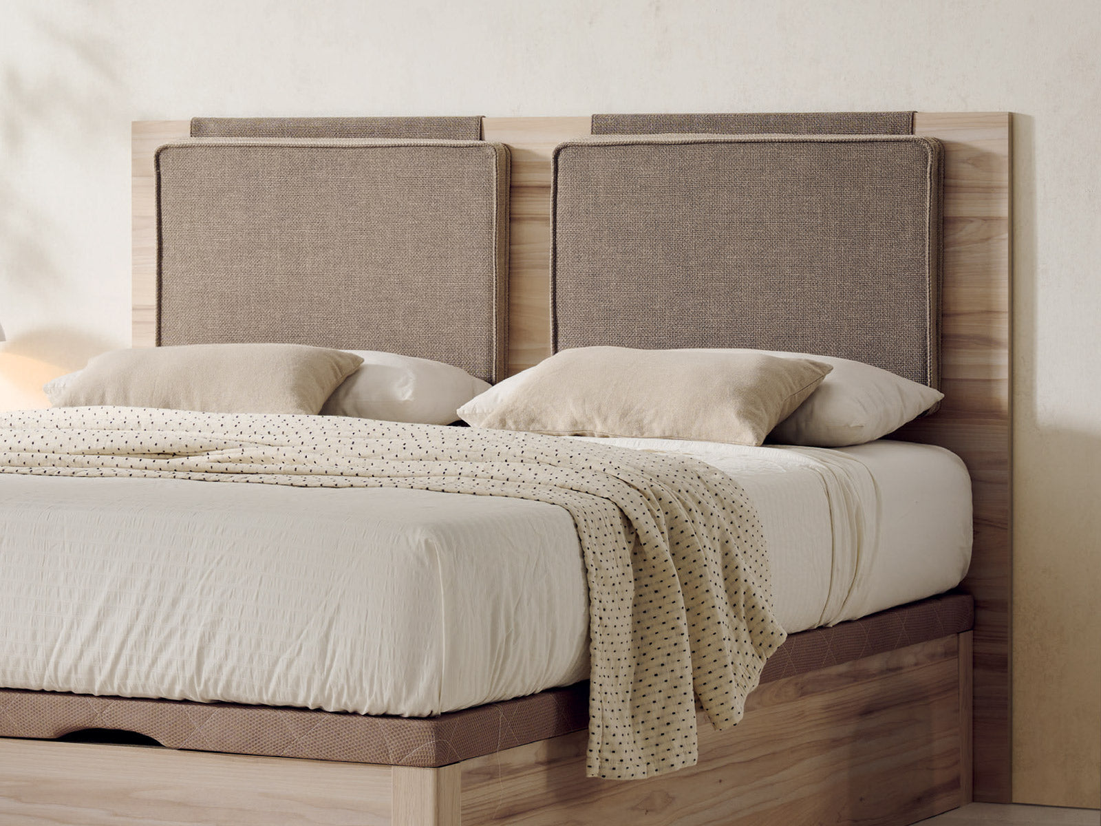 Cabecero JK Laval con almohadas