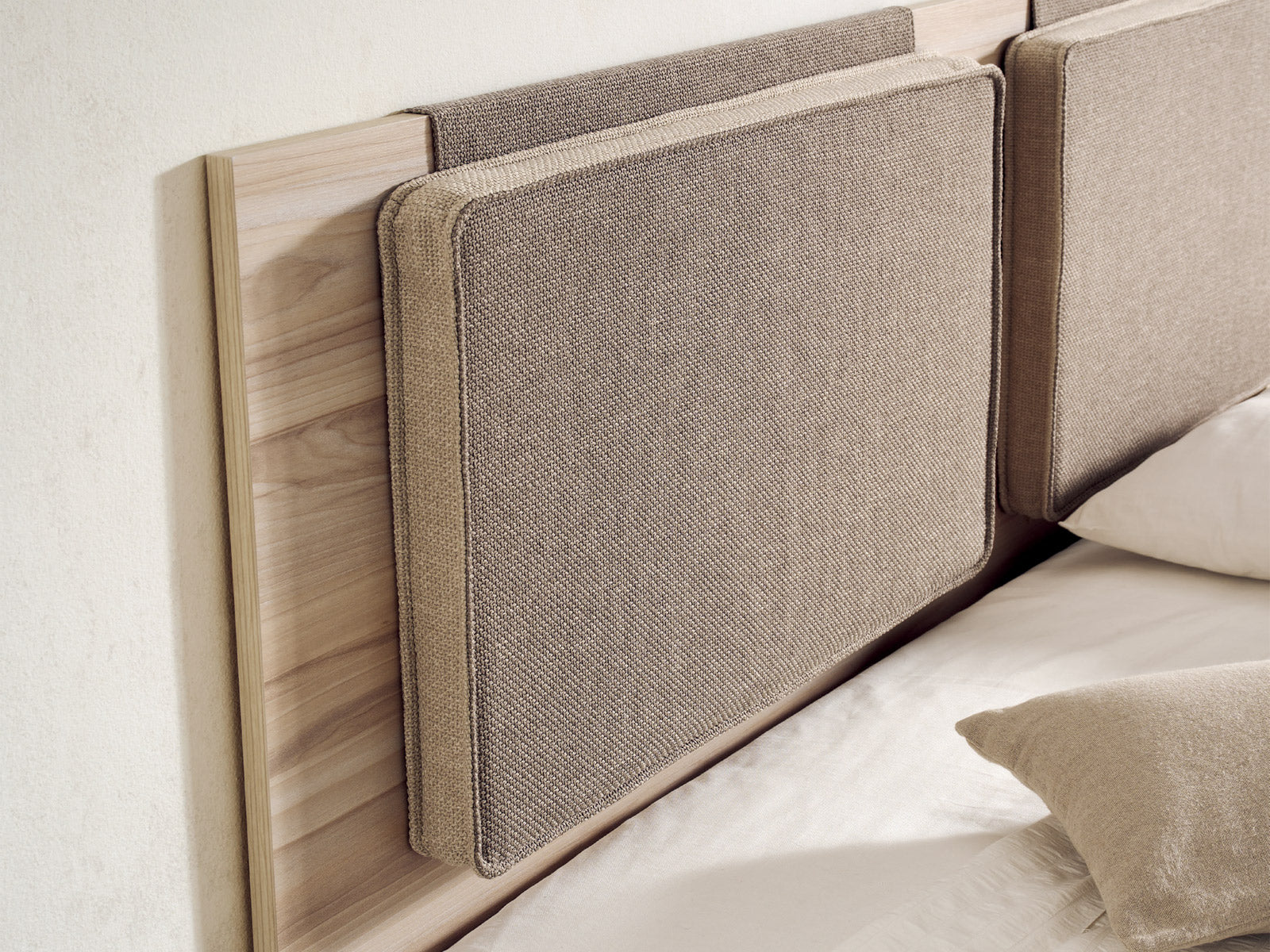 Cabecero JK Laval con almohadas