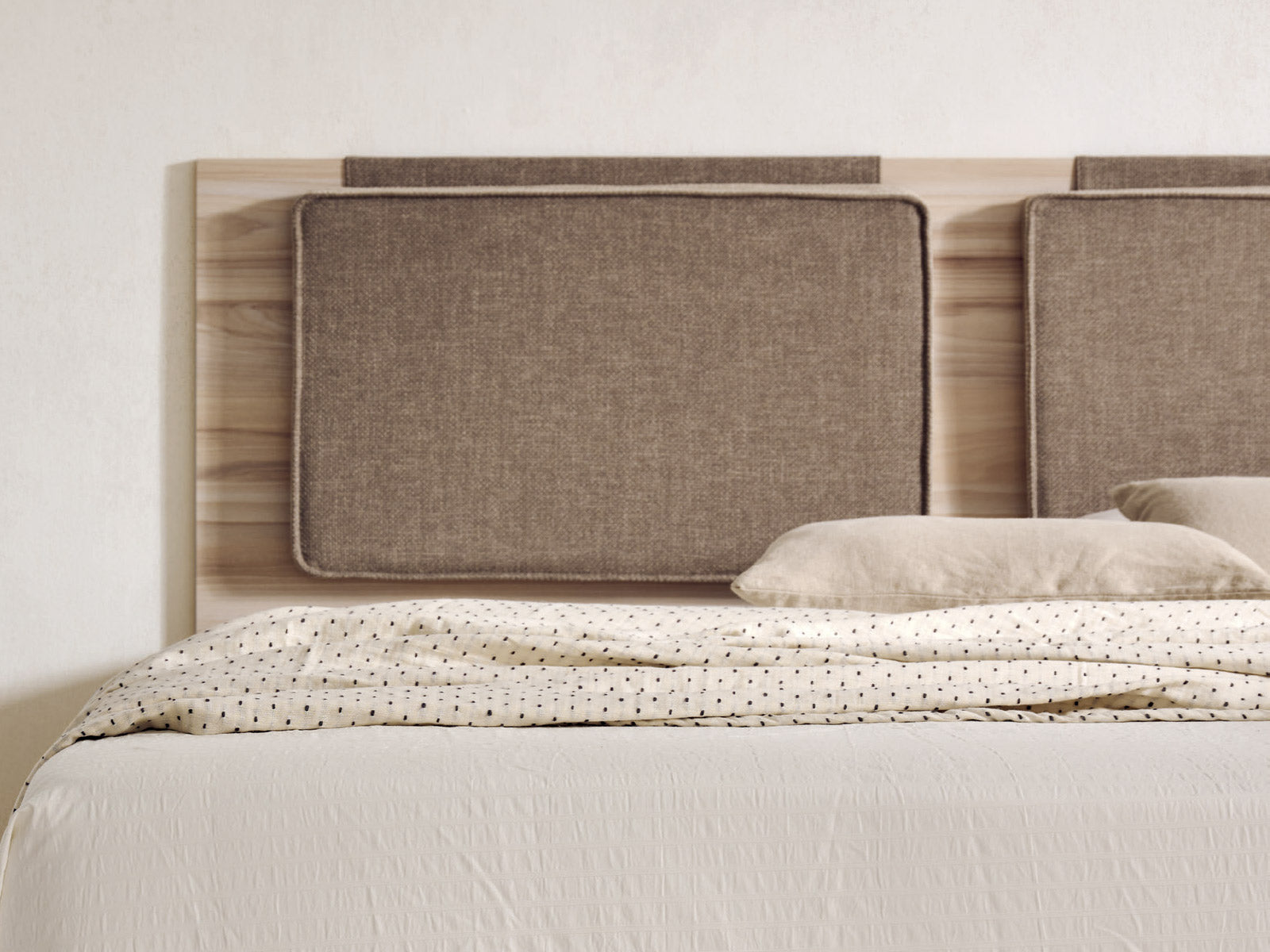 Cabecero JK Laval con almohadas